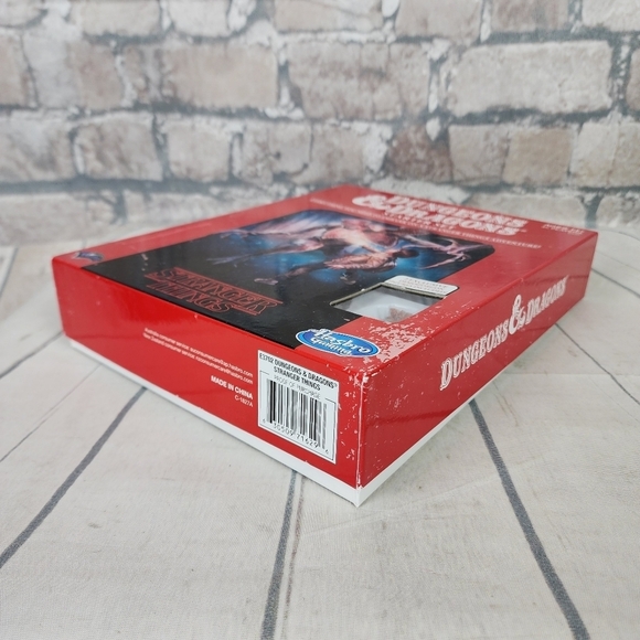 Stranger Things Dungeons & Dragons Starter Set D&D Role-playing  Game 2018 - Picture 8 of 16